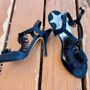 MaxStudio 6.5 Strappy Black Fringe Ruffle Heels